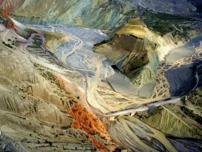渝万高铁兴庙村隧道掘进突破2000米