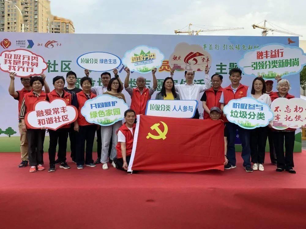 达美乐不愧是披萨外卖界的天花板，9寸意式披萨铺满肉酱才58元，两个披萨吃到满足